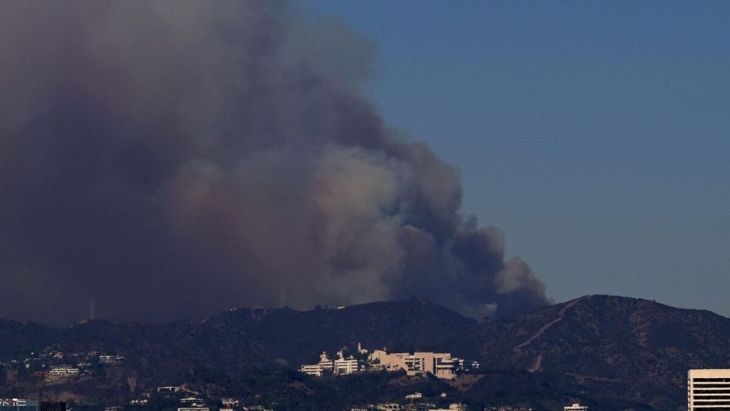 « Une situation cataclysmique » : les fumées toxiques, l’autre danger mortel des incendies de Los Angeles