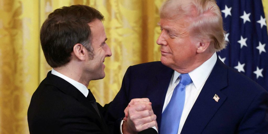 À Washington, Macron et Trump, souriants et divergents sur l’Ukraine