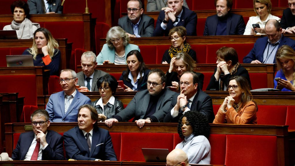 Après la fracture sur la censure, le Nouveau Front populaire ne tient qu’à un fil