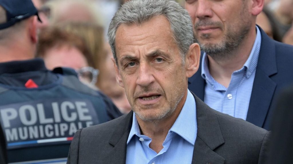 Après sa condamnation, Nicolas Sarkozy annonce « mettre entre parenthèses » ses activités d’ancien président