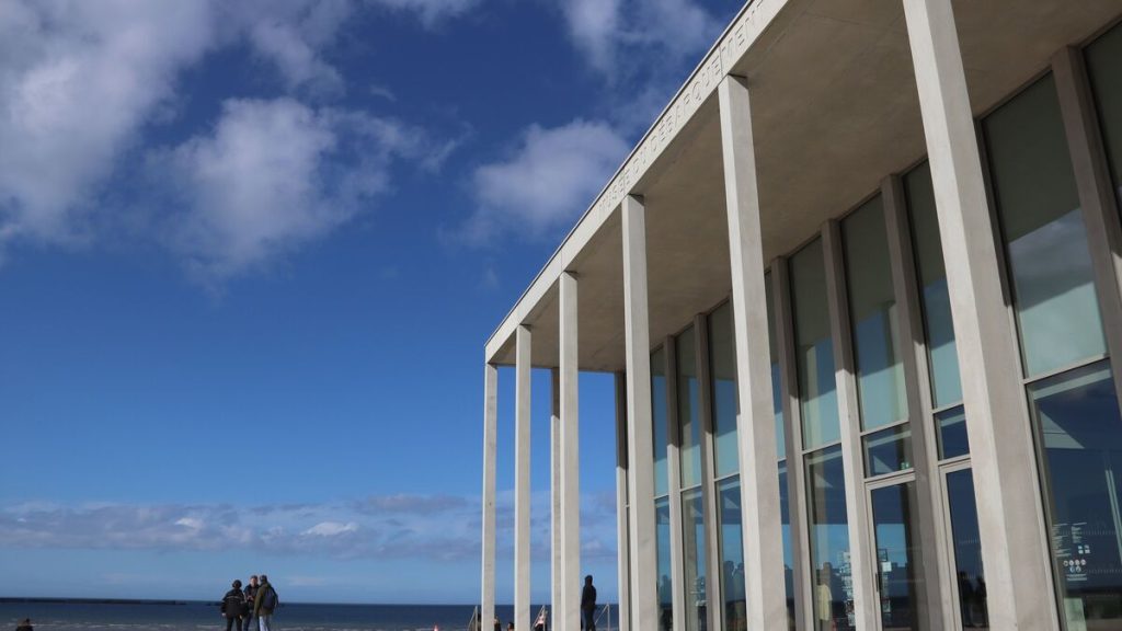 Au musée d’Arromanches, les dons ne vont plus aux vétérans du D-Day mais aux sauveteurs en mer de la SNSM