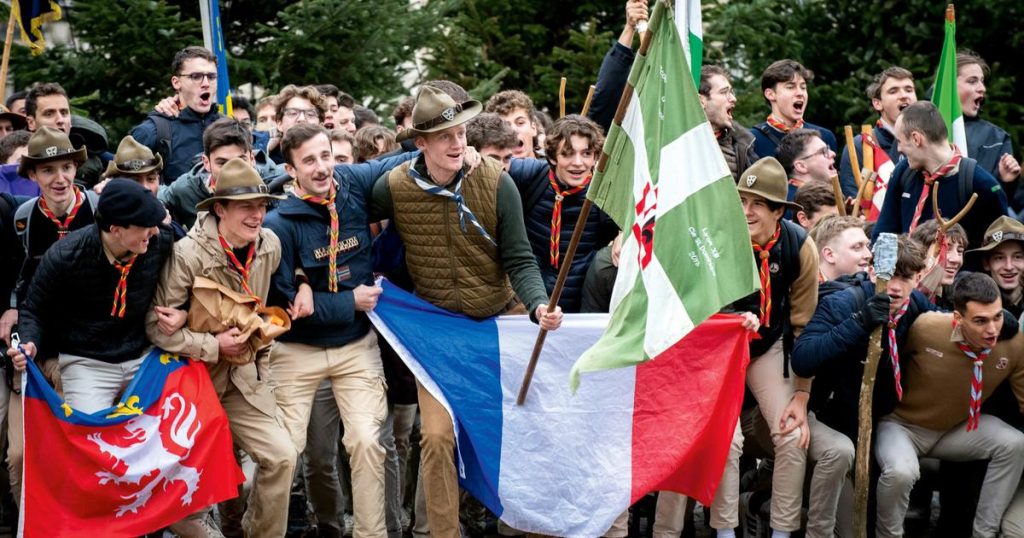 Catholiques mais aussi juifs, musulmans, bouddhistes ou laïcs: la bonne santé du scoutisme français