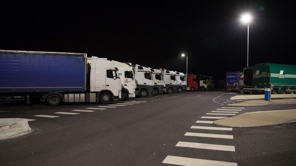 « C’est de l’esclavage moderne » : un chauffeur zimbabwéen en grève sur une aire d’autoroute du Lot