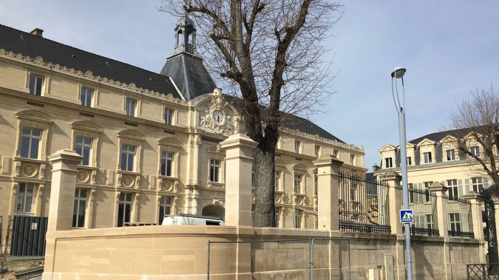 « C’est sidérant ce qui s’est passé » : à Reims, les parents d’élèves sous le choc de l’agression au marteau d’un collégien