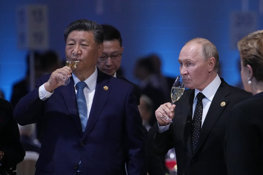 Putin and Xi Attend BRICS Summit Reception