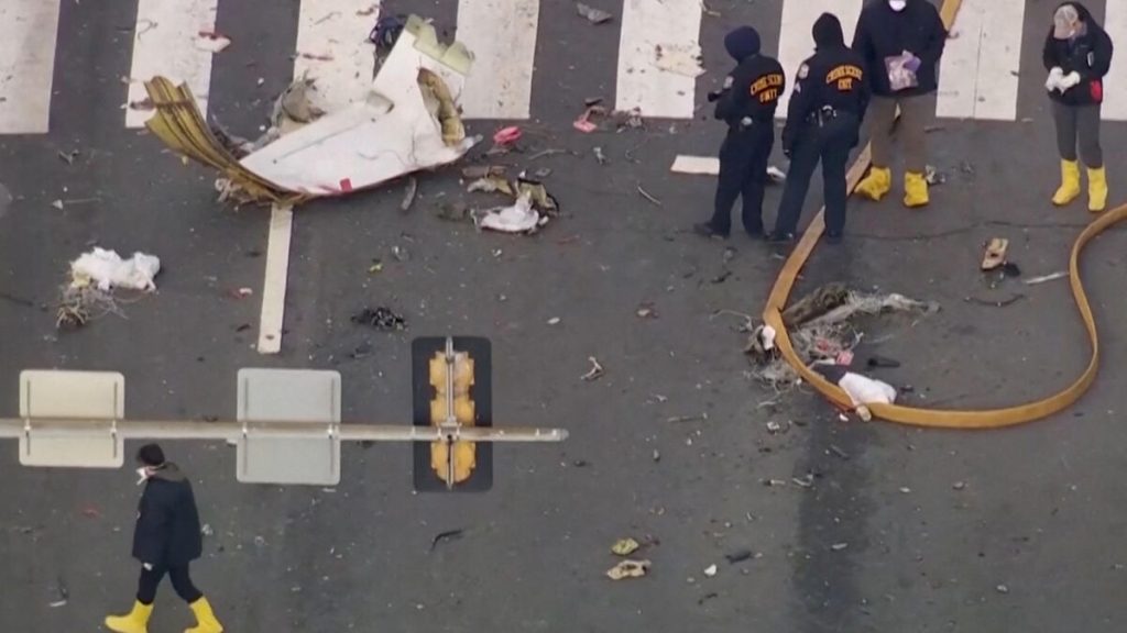 Crash d’un avion à Philadelphie : un septième corps retrouvé, la victime tuée dans sa voiture