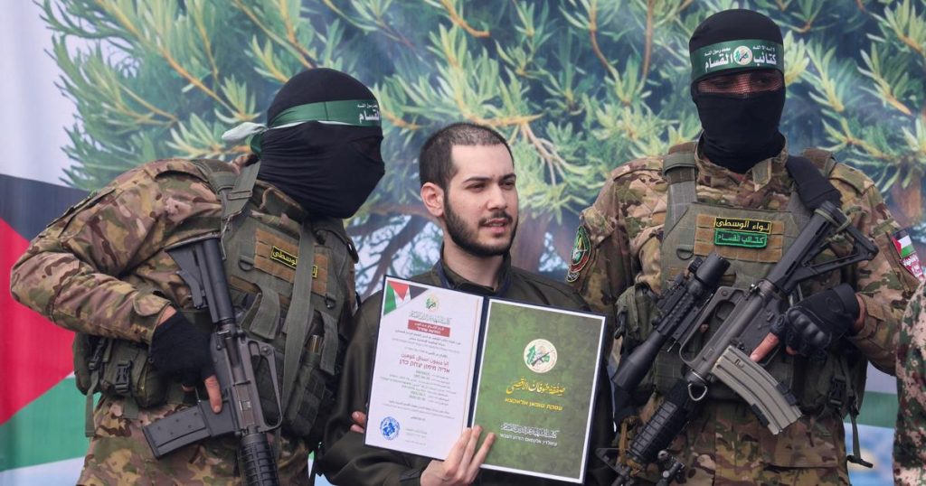 Crispation, larmes et soulagement : les images de la septième vague de libérations d’otages israéliens dans la bande de Gaza