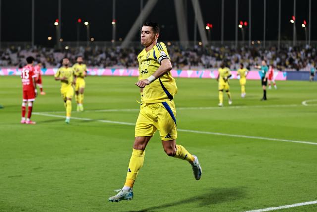 Cristiano Ronaldo s'excuse pour le retard de son équipe, Al-Nassr, marque et offre un penalty à Sadio Mané