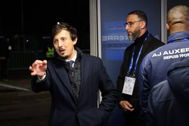 « C'est de la vraie corruption ! » : La grosse colère du président de l'OM Pablo Longoria après la défaite à Auxerre