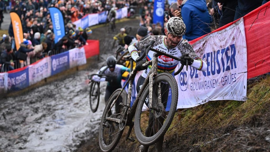 De la boue, de la bière et Van der Poel : les Mondiaux de cyclo-cross vont enflammer le Nord