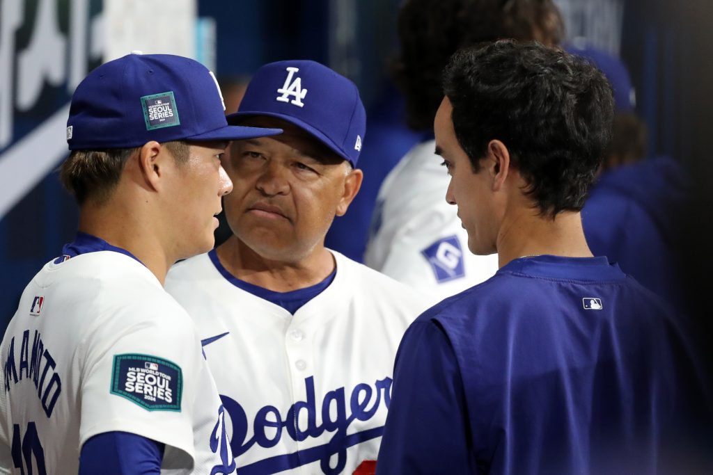 Dave Roberts Yoshinobu Yamamoto Los Angeles Dodgers