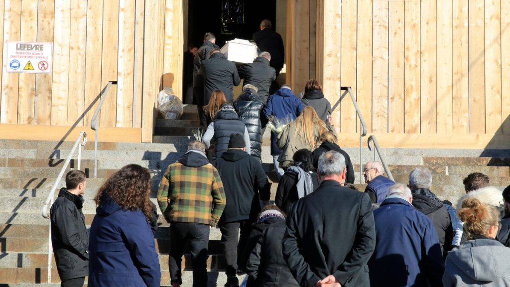 Double meurtre dans le Calvados : « On ne perd pas une fille à 20 ans », l’adieu poignant de Trouville à Maëva