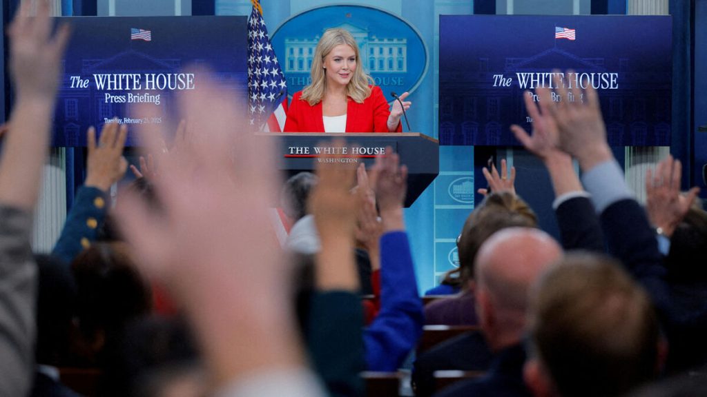 États-Unis : la Maison Blanche change ses règles d’accès pour la presse afin de favoriser de « nouveaux médias »