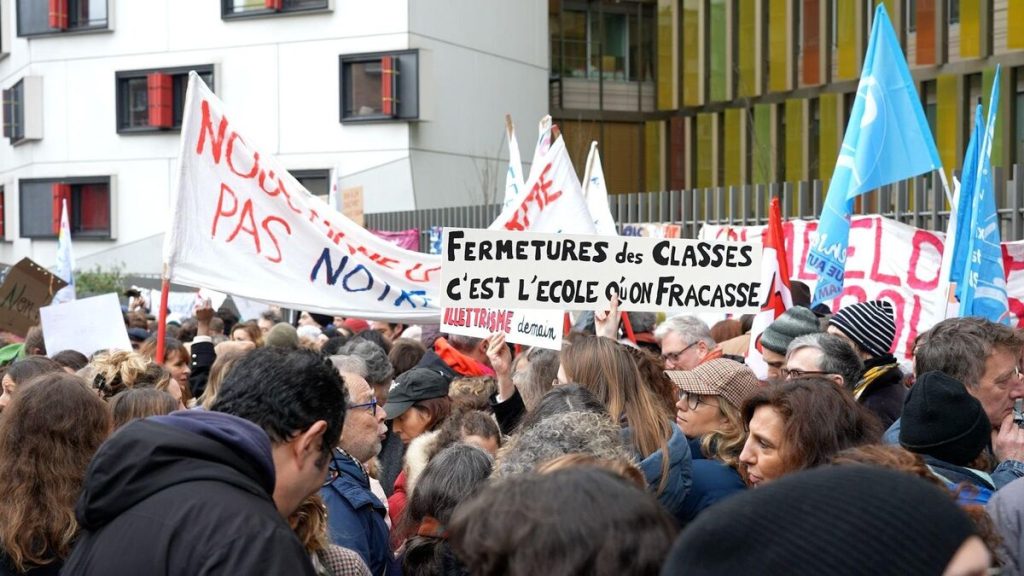 Fermetures de classes : les maires réclament un changement de méthode