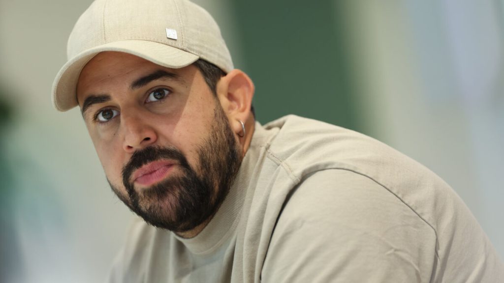 Handicap : après le succès de son film, Artus lance sa fondation « Un P’tit truc en Plus »