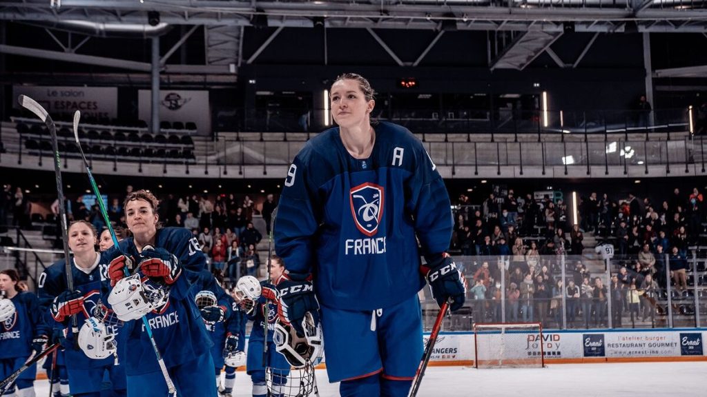 Hockey sur glace : maman, employée dans une usine et sportive de haut niveau, les 1 000 vies de Lore Baudrit