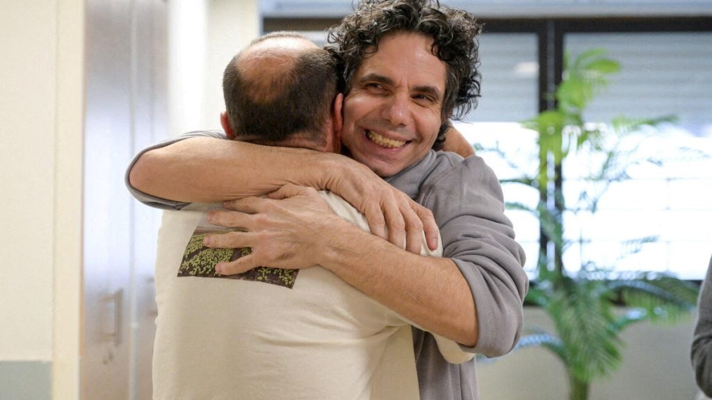 « Il buvait de l’eau de mer » : le frère de l’ex-otage franco-israélien Ofer Kalderon raconte ses conditions de détention