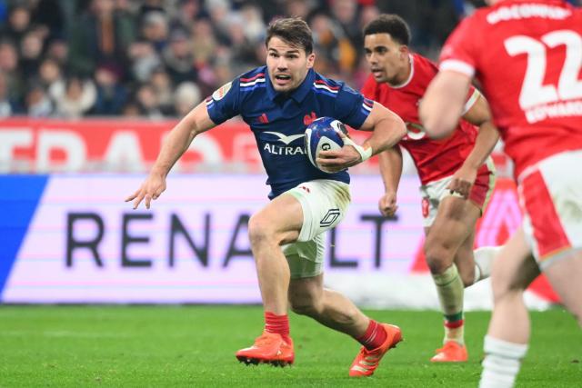 « Il cadre rien qu'avec le regard » : Elissalde analyse la percée d'Antoine Dupont face au pays de Galles