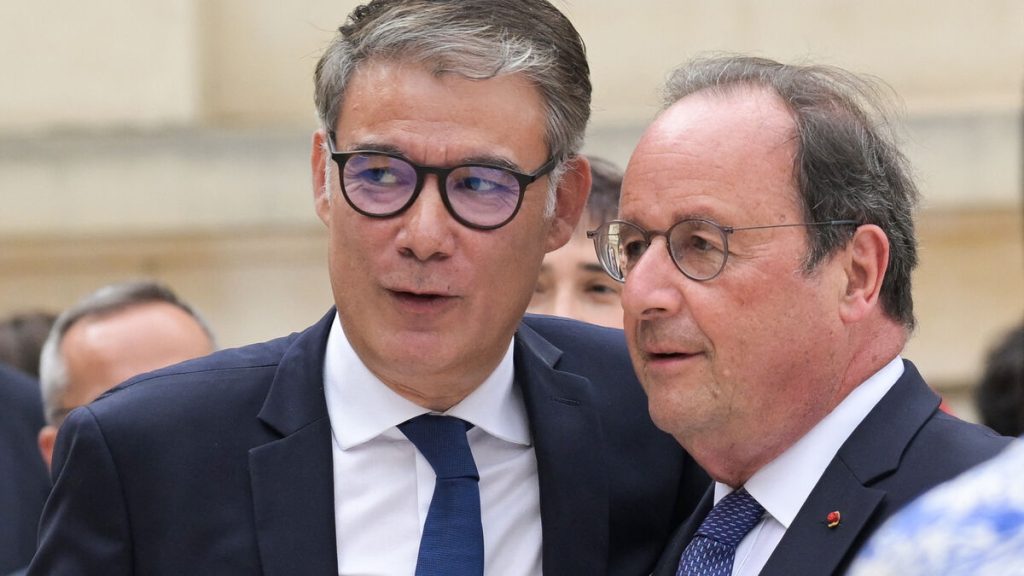 « Il tente un putsch symbolique » : entre Hollande et Faure, le duel pour le leadership du PS s’installe