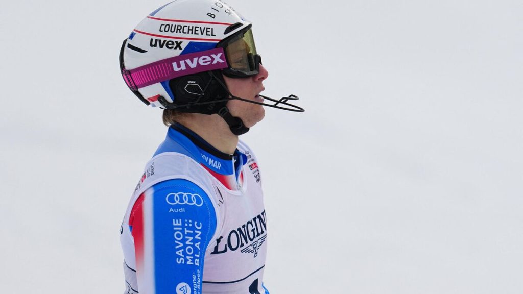 « J’aime la F1 de ces années-là » : pourquoi le skieur Steven Amiez porte un casque en hommage à Alain Prost