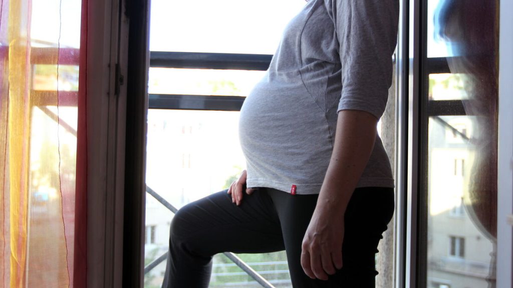 « Je ne m’en remettrai jamais » : une Américaine perd la garde de son bébé après une erreur d’implantation d’embryon