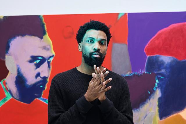 « J'emmène le football vers un ailleurs », Nadjib Ben Ali parle de ses peintures mêlant ballon rond et art contemporain