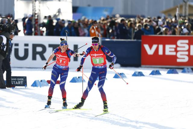 La France remporte la médaille d'or du relais simple mixte grâce à Julia Simon et Quentin Fillon Maillet