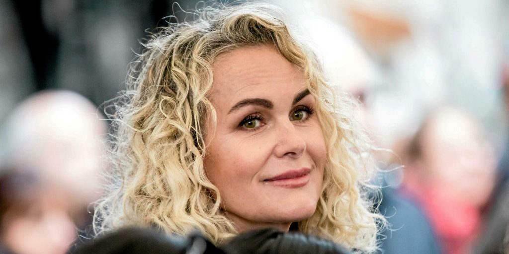 Laeticia Hallyday fouille les décombres de sa villa de Los Angeles