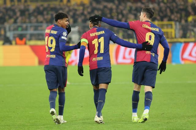 Le FC Barcelone avec le trio Yamal-Lewandowski-Raphinha en attaque à Séville en Liga