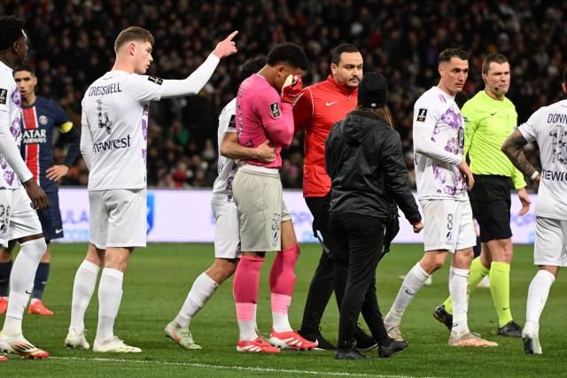 Le gardien de Toulouse Guillaume Restes touché à la cuisse gauche face au PSG