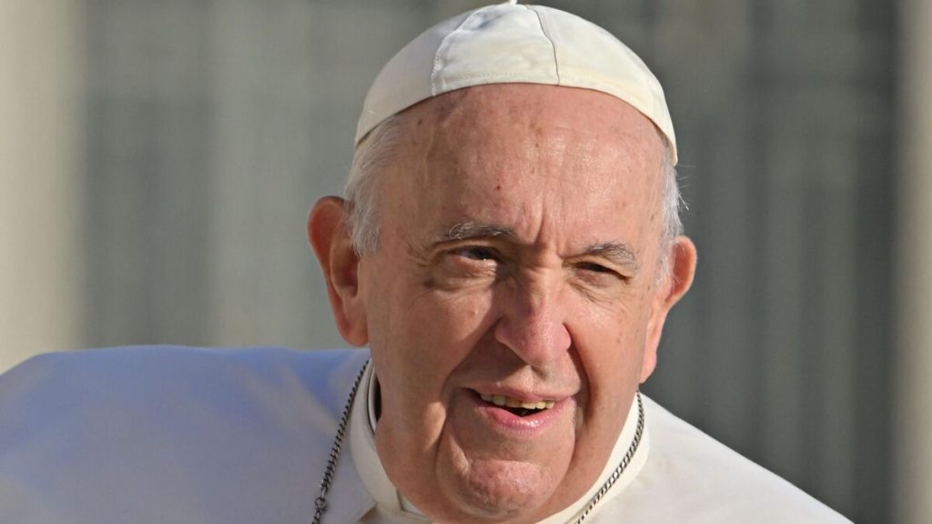 Le pape François proclame de nouveaux saints, malgré un état de santé qui reste « critique »