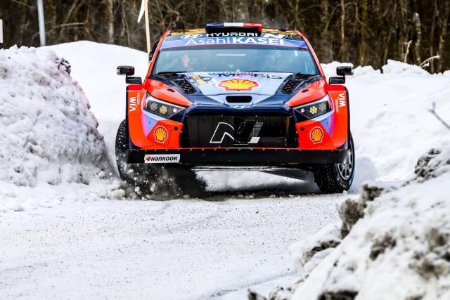 Le podium s'éloigne pour Adrien Fourmaux, retardé au départ de la SS11 du Rallye de Suède