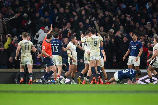 Le rêve de Grand Chelem s'évanouit  : les Bleus tombent à la dernière minute en Angleterre lors du Tournoi des 6 Nations