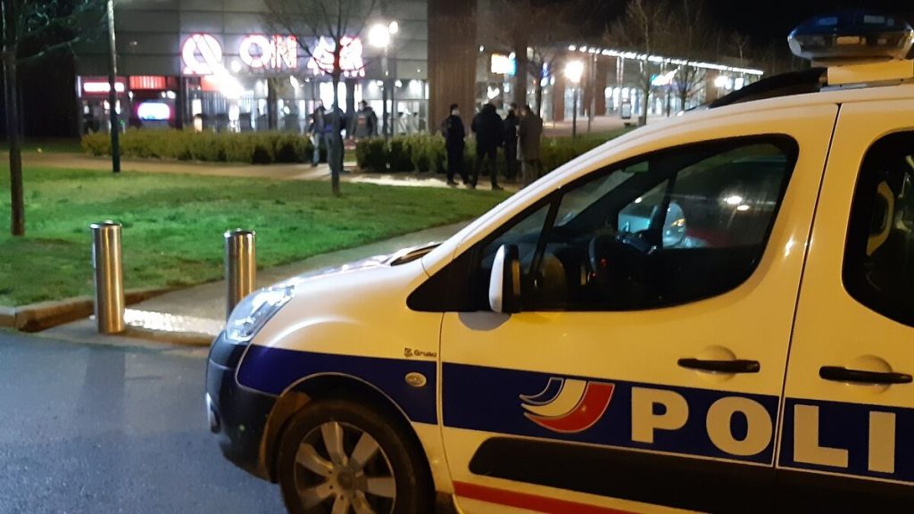 Lieusaint : un des cinq auteurs du vol d’un fourgon au Shopping Parc du Carré Sénart s’est rendu à la police