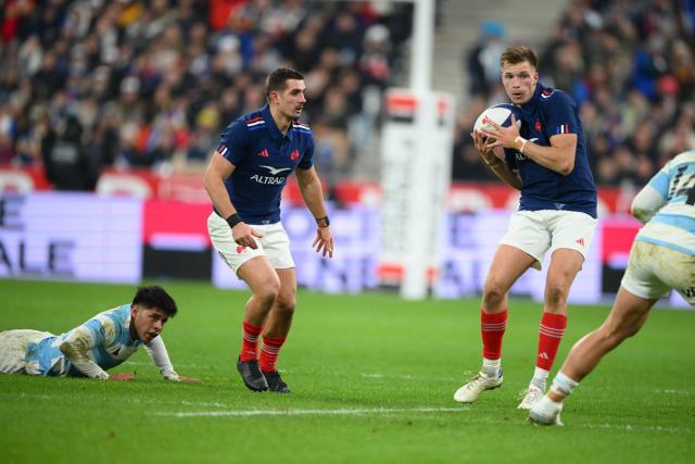 L'équipe de France avec Ramos à l'ouverture, Barré à l'arrière, Attissogbe sur une aile et un banc à sept avants contre l'Italie
