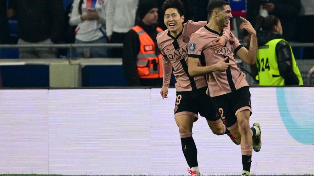 Lyon-PSG : la vidéo du somptueux 3e but parisien, avec un double contact de Ramos et Hakimi à la conclusion