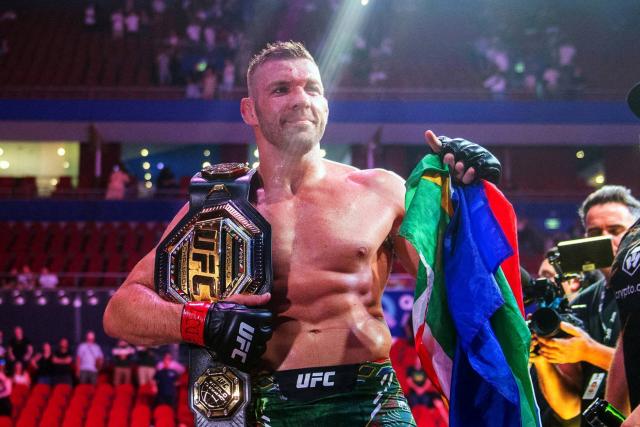 MMA : Dricus Du Plessis domine une nouvelle fois Sean Strickland et conserve sa ceinture des poids moyens de l'UFC