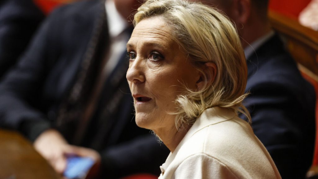 Marine Le Pen fustige la « dérive » consistant à « nommer des politiques au Conseil constitutionnel »