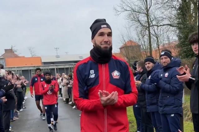 Nabil Bentaleb applaudi par les joueurs et le staff pour son retour à l'entraînement avec le LOSC
