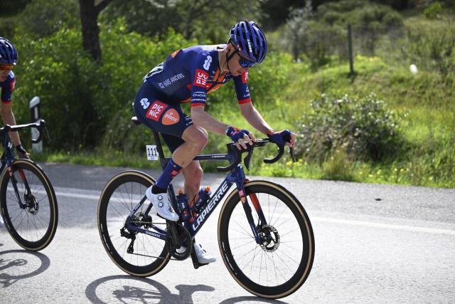 Nouvelles rassurantes pour Romain Bardet après sa chute au Tour d'Algarve