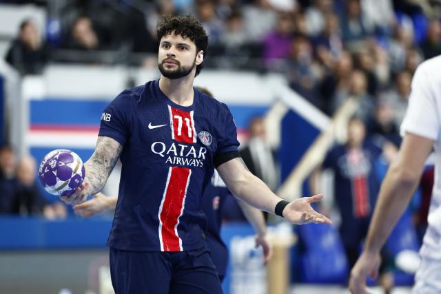 « On s'est fait trouer dans tous les secteurs » : Elohim Prandi après la défaite du PSG contre Plock en Ligue des champions