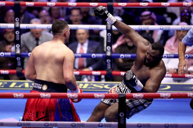 Pas de miracle pour Martin Bakole, envoyé au tapis par Joseph Parker dès le deuxième round