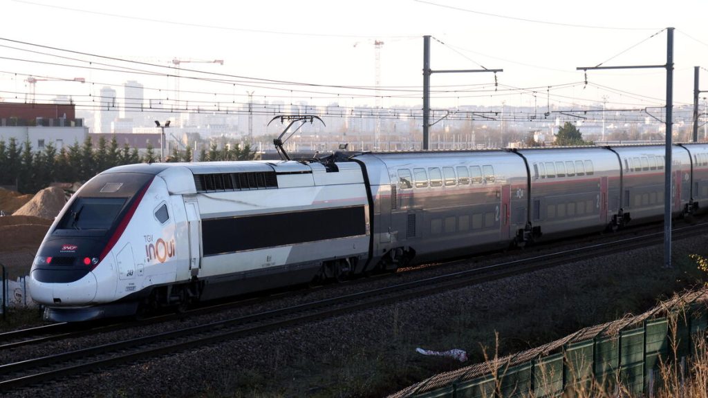 « Pas de toilettes et pas d’eau » : des passagers passent la nuit bloqués dans un TGV Paris-Hendaye