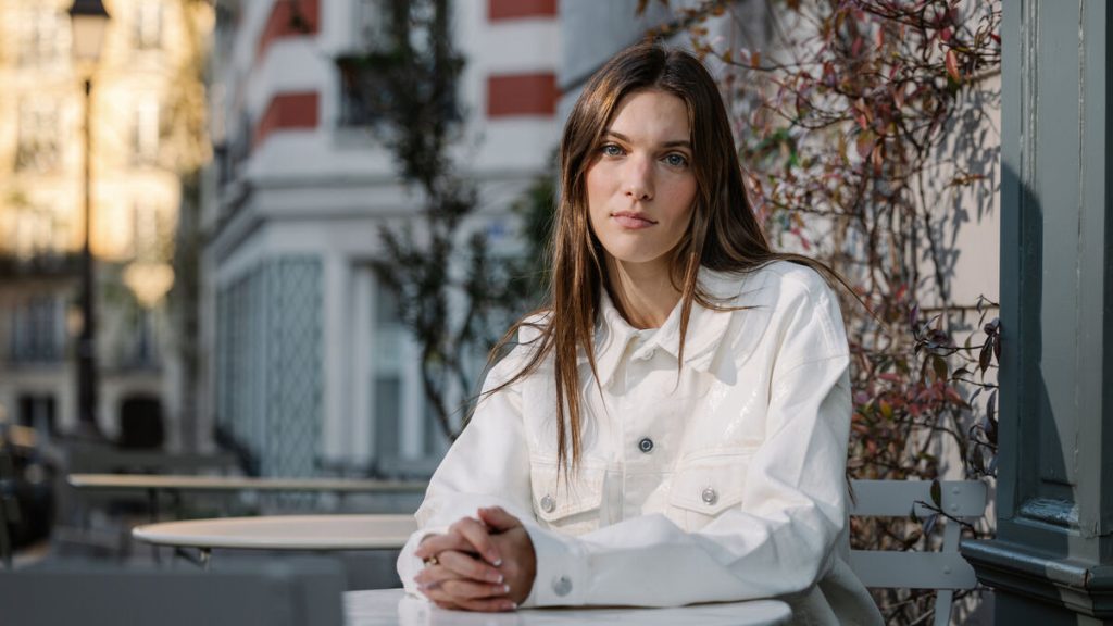 Qui est Charlotte Cardin, la chanteuse canadienne qui fait sa première tournée des Zéniths en France ?