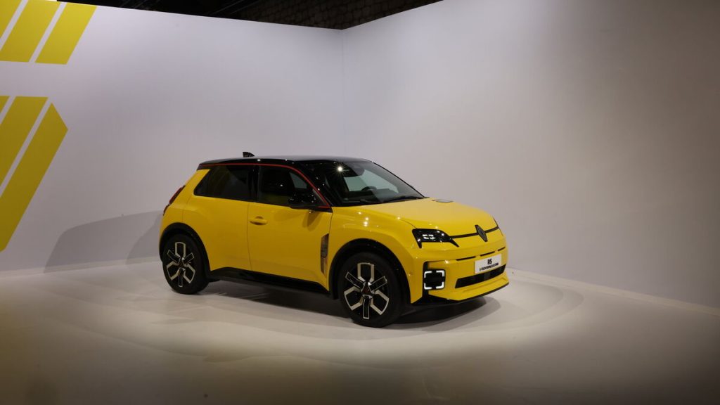 Renault : plus de 15 000 R5 électriques rappelées pour une « potentielle impossibilité de démarrer »
