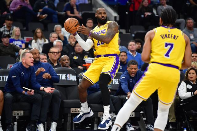 Sans Luka Doncic mais avec un LeBron James à 40 points, les Lakers se relancent à Portland