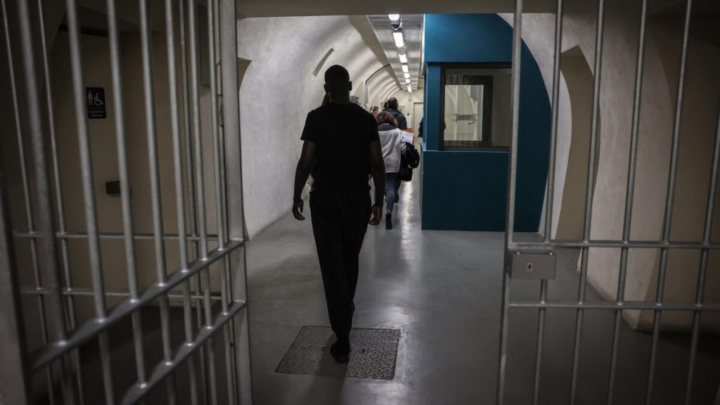 Théâtre, cinéma, sport… derrière les « activités ludiques » en prison, l’objectif de réinsérer les détenus