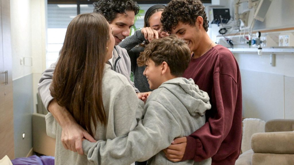 Trêve à Gaza : après la libération d’Ofer Kalderon, ses proches partagés entre « soulagement » et « inquiétude »