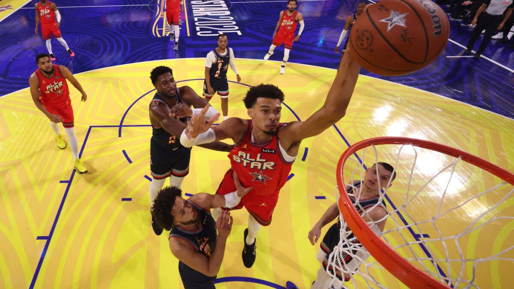 « Tu as vraiment apporté un livre ? » : quand Wembanyama choque Jokic dans les vestiaires du All Star Game