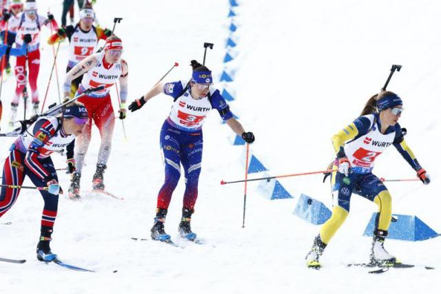 « Un black-out total » : la grosse frayeur de Julia Simon dans le relais mixte remporté par les Bleus aux Mondiaux de biathlon